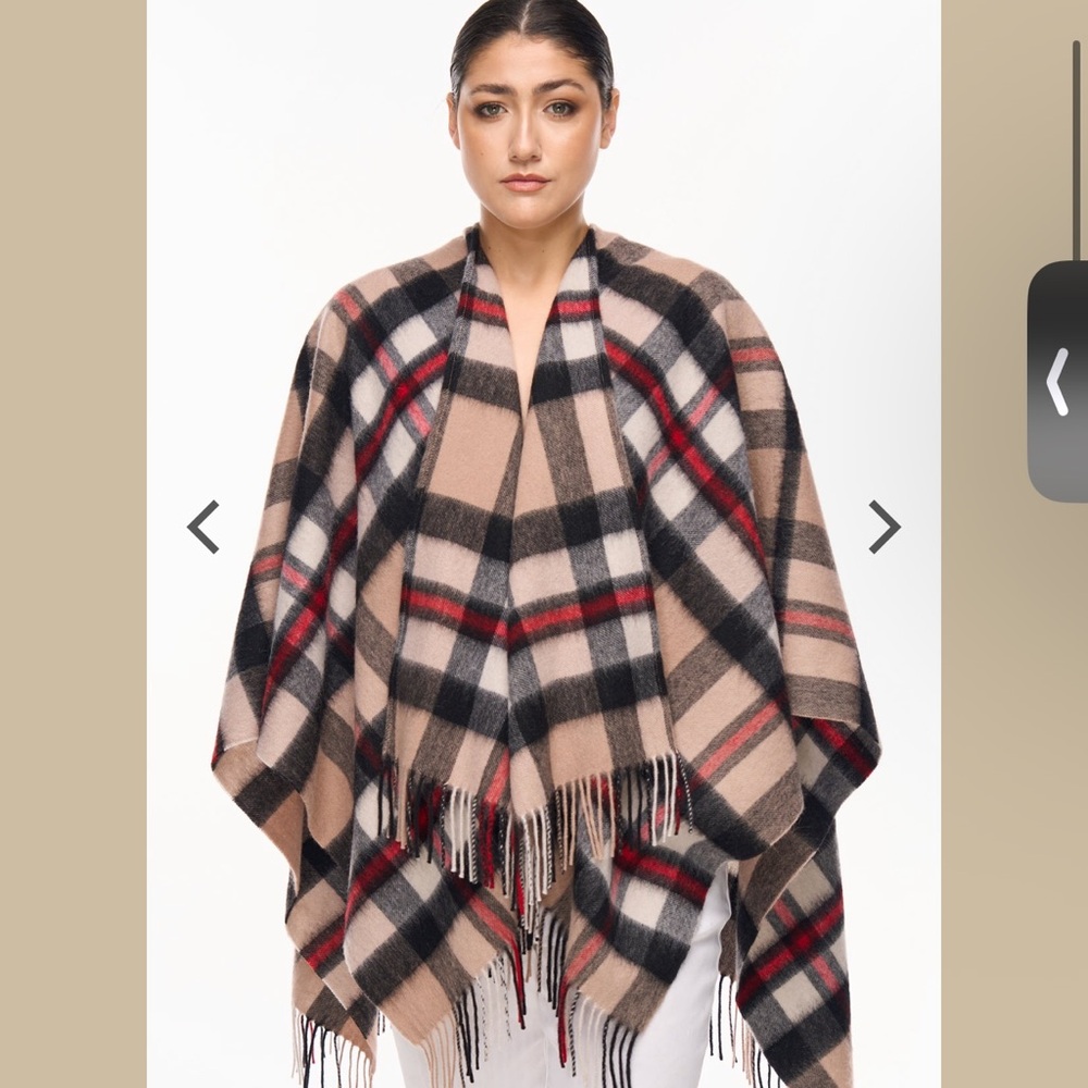 Edinburgh lambswool small cape. Camel plaid